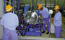 高圧ヘリウム圧縮機の分解整備作業